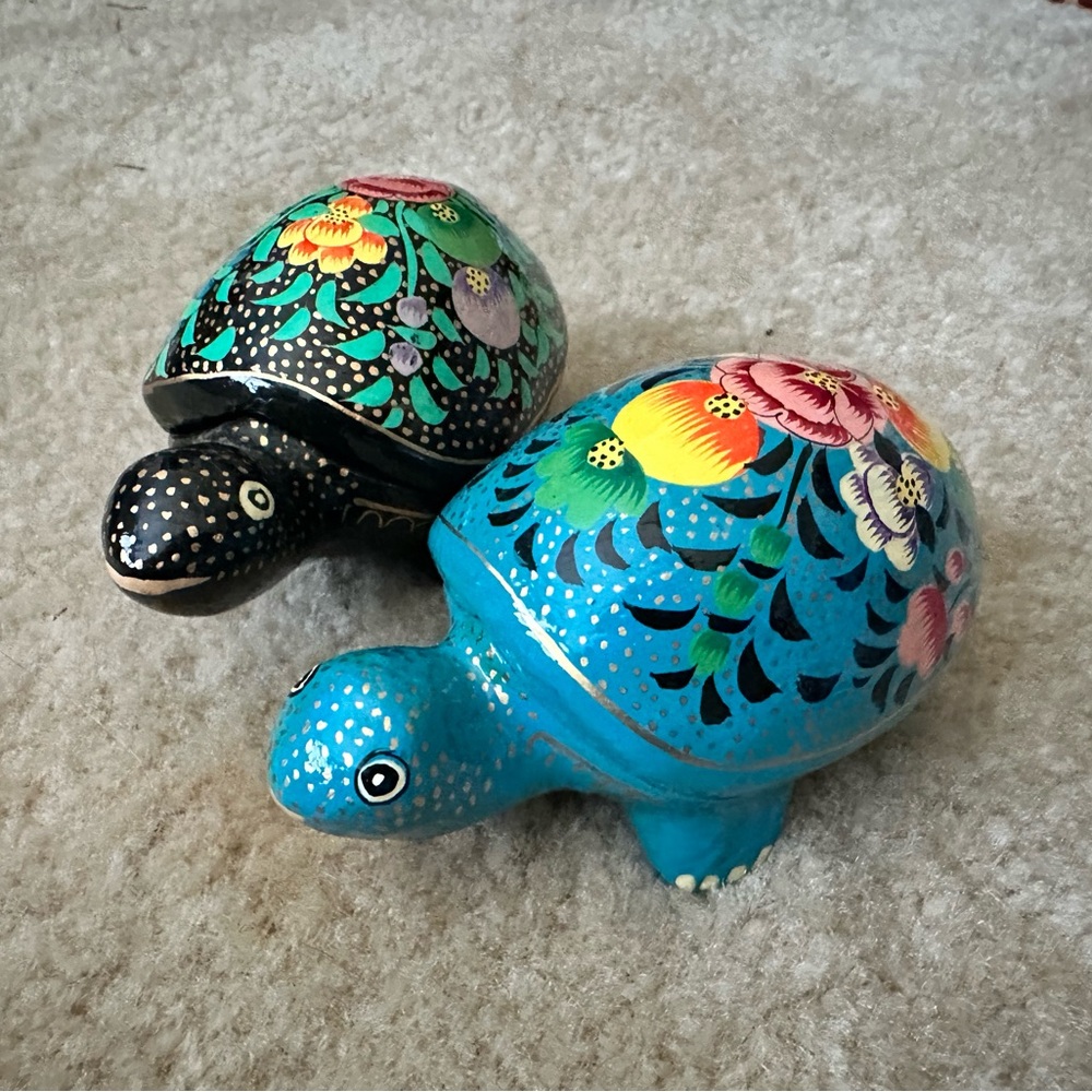 Hand painted turtle boxes set of 2 nwt